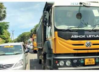 கும்பகோணம் : மூடப்பட்டுள்ள திருமண்டங்குடி திருஆருரான் சக்கரை ஆலை முன்பு கரும்பு விவசாயிகள் சாலை மறியல் போராட்டம் ..