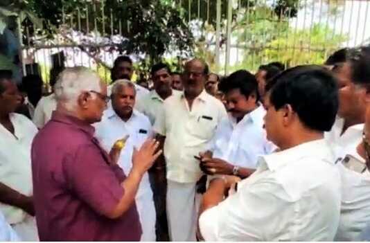 கும்பகோணம் : பிரச்சினைக்குரிய திருமண்டங்குடி திரு ஆரூரான் சர்க்கரை ஆலையை புதிய நிறுவனமான கால்ஸ் டிஸ்டிலரீஸ் திறக்க விவசாயிகள் எதிர்ப்பு தெரிவித்ததால் பரபரப்பு ..