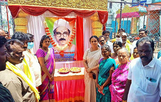 காஞ்சிபுரம் மாவட்ட தமிழ்நாடு மருத்துவ சமுதாய நலச்சங்கம் மற்றும் முடி திருத்தும் தொழிலாளர் நலச்சங்கம் சார்பில் நடைப்பெற்ற தியாகி விஸ்வநாததாஸ் 137 வது பிறந்தநாள் விழா ..