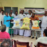 100% Subsidy of Fertilizers under Kuruvai Synthesis Project held in Madhukur circle – Pattukottai MLA Annadurai presented to the farmers-1 (2)