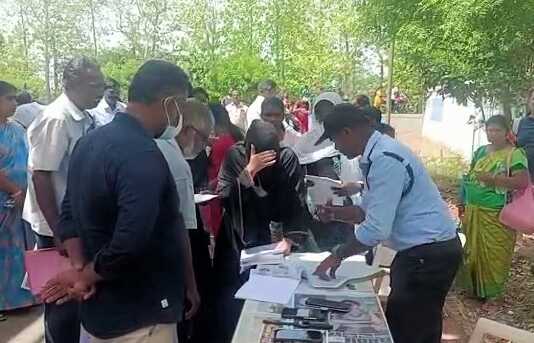 திருவாரூர் மாவட்டத்தில் பலத்த போலீஸ் பாதுகாப்புடன் ஐந்து தேர்வு மையங்களில் நீட் தேர்வு எழுதிய மாணவ, மாணவியர்கள் ..
