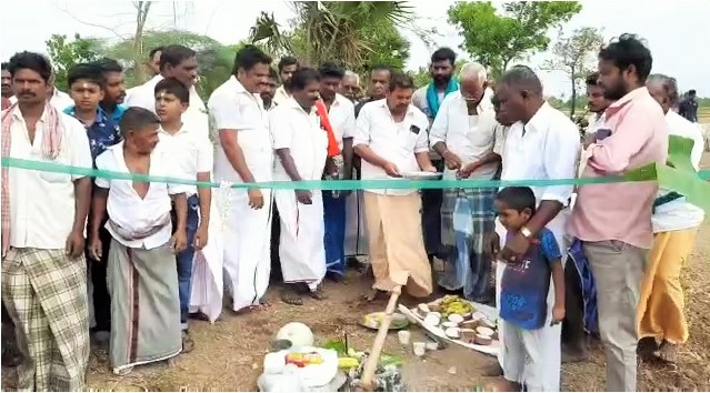 A 3 km mud road constructed by farmers in Seethakkamangalam village without government assistance – will benefit more than 200 farmers, hailed by villagers-pic (2)