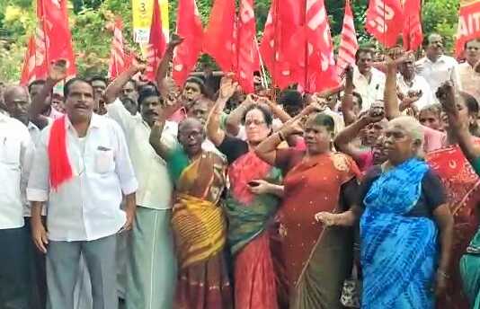கும்பகோணம் மாநகராட்சியின் அதிகப் பட்ச தரக்கடை வாடகை வசூலிப்பைக் கண்டித்து காந்திப் பூங்கா கண்டன ஆர்ப்பாட்டம்