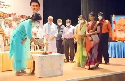 கல்லூரி கனவுத் திட்டத்தின் கீழ் குடவாசலில் நடைப்பெற்ற மாணவ, மாணவியர்களுக்கான உயர்கல்வி வழிகாட்டுதல் நிகழ்ச்சி : திருவாரூர் மாவட்ட ஆட்சியர் துவக்கி வைத்தார் ..