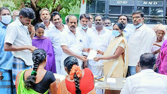 ஆரம்பாக்கம் ஊராட்சியில் நடைப்பெற்ற 31 வது கொரோனா மெகா தடுப்பூசி முகாம் : தலைவர் தனபால் துவக்கி வைத்தார் ..