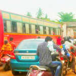 Ponneri AIADMK demands to widen the traffic jam under the Thiruvayarpadi railway flyover-1 (2)