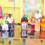 The sentimental appreciation ceremony given by the public to the government doctor who is retiring after serving well-1 (2)