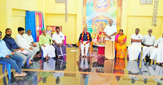 சிறப்பாக பணியாற்றி ஓய்வு பெறும் அரசு மருத்துவருக்கு பொதுமக்கள் அளித்த உணர்வு பூர்வமான பிரிவு உபச்சாரப் பாரட்டு விழா .. உணர்ச்சிப் பெருக்கில் கண்ணீர் சிந்திய மருத்துவர் ..