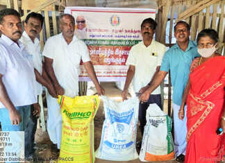 மதுக்கூர் ஊராட்சியில் நடைப்பெற்ற குறுவை தொகுப்பு திட்டத்தின் கீழ் நூறு சதவீத மானியத்தில் விவசாயிகளுக்கு உரம் வழங்கும் நிகழ்ச்சி ..