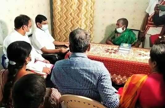 ஆத்துப்பாக்கம் ஊராட்சி மன்ற தலைவர் அமிர்தம்மாள் தமிழக தலைமை செயலர் இறையன்பு முன்னிலையில் தேசிய கொடியேற்றி வீர வணக்கம் செலுத்தினார் ..