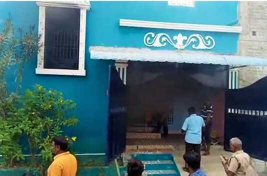 காஞ்சிபுரம் அருகே மின் கசிவால் தீ விபத்து : தீயணைப்பு துறையினர் ஒருமணி நேரத்திற்கும் மேலாக போராடி தீயை அணைத்தனர் ..