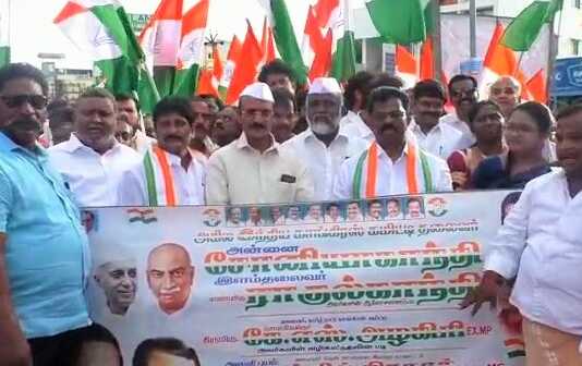 75 ஆவது சுதந்திர தினத்தை முன்னிட்டு வடசென்னை மேற்கு மாவட்ட காங்கிரஸ் கமிட்டி தலைவர் நாஞ்சில் பிரசாத் தலைமையில் அம்பத்தூரில் நடைப்பெற்ற பாதயாத்திரை ..