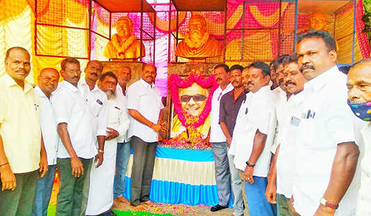 முன்னாள் முதல்வர் கலைஞரின் நான்காம் ஆண்டு நினைவு தினம், அத்திப்பட்டு முதல்நிலை ஊராட்சியில் அனுசரிப்பு : கலைஞரின் திருவுருவ படத்திற்கு மல்தூவி புகழஞ்சலி..