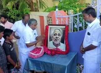 பேரறிஞர் அண்ணாவின் 114 வது பிறந்தநாளை முன்னிட்டு திருவாரூரில் உள்ள அவரது திருவுருவ சிலைக்கு மாலை அணிவித்து திமுக மற்றும் அதிமுகவினர் மரியாதை..