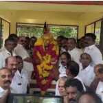 DMK and AIADMK pay tribute to Anna on her 114th birthday by garlanding her statue in Tiruvarur-2 (2)