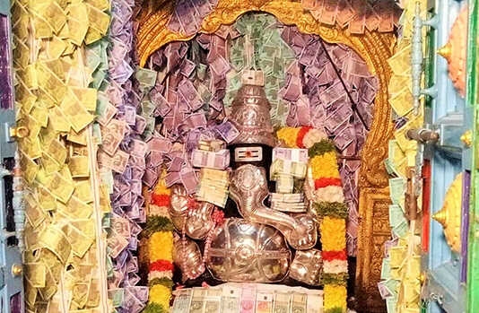 காஞ்சிபுரத்தில் ஏலேல சிங்க விநாயகர் கோவிலில் ரூ.15 லட்சம் மதிப்பிலான ரூபாய் நோட்டுகளால் அலங்காரம்..