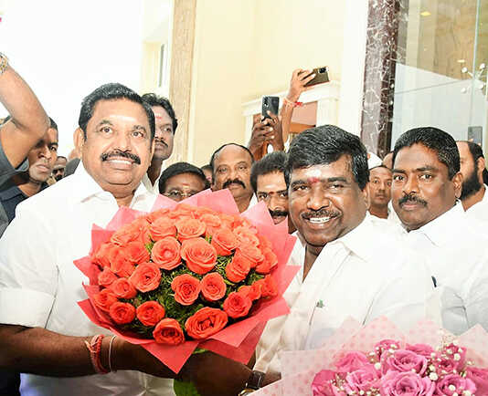கும்மிடிப்பூண்டி : திமுக எம்.எல்.ஏக்கள் 10 பேர் அதிமுக வுடன் பேசி வருவதாக முன்னாள் முதல்வர் எடப்பாடி தகவல் ..