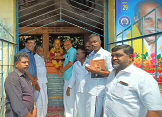 திருவாரூரில் தமிழ்தென்றல் திரு.வி.க நினைவு நாளை முன்னிட்டு அவரது திரு உருவ சிலைக்கு திருவாரூர் சட்டமன்ற உறுப்பினர் பூண்டி கலைவாணன் மாலை அணிவித்து மரியாதை செலுத்தினார்..