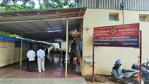 Electric motorbike dealership claims to give Rs. Fraudulent couple arrested for laundering 25 lakhs-pic (2)