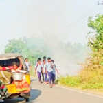 Kummidipoondi Students are affected by burning garbage, chicken waste and medical waste on the road near the government school-2 (2)