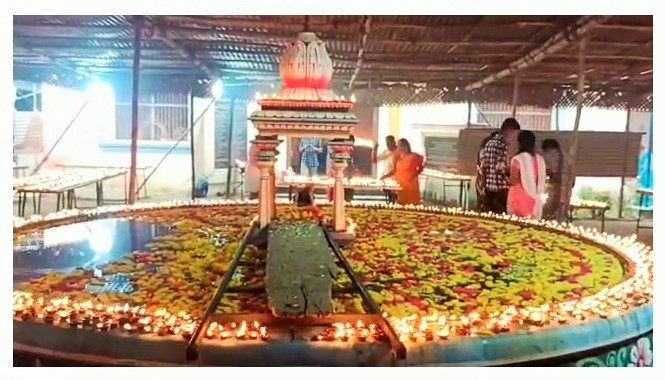 Lakh Deepam lighting ceremony held at Bhaskararajapuram, Thiruvidaimarudur for the benefit of the world – A large number of devotees participated and worshiped-pic (2)