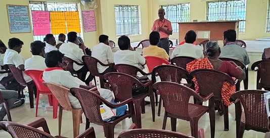 மீஞ்சூர் பள்ளி மேலாண்மை குழு சார்பில் நடைப்பெற்ற ஊராட்சிமன்ற தலைவர்களுக்கான பயிற்சி கூட்டம்