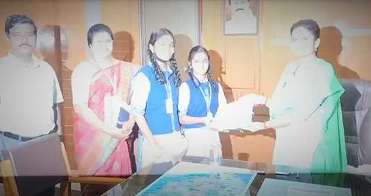 ஐந்து கிலோ மீட்டர் தூரத்தில் நீங்கள் பணி செய்யும் இடம் இருந்தால் நடந்தே செல்லுங்கள் : ஆட்சியர் முதல் அரசு அலுவலர் வரையிலான அனைவரையும் வலியுறுத்தும் மாணவிகள் ..