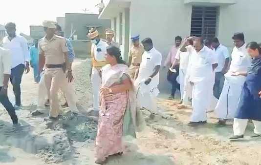 178 இருளர் இன குடும்பங்களுக்கு ரூ. 8.22 கோடி மதிப்பீட்டில் மலையாங்குளம் கிராமத்தில் கட்டப் பட்டு வரும் தொகுப்பு வீடு : அமைச்சர் கயல்விழி ஆய்வு ..