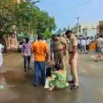 A young man tried to commit suicide with his family after the owner demolished the shop, creating excitement in Kumbakonam-p5 (2)