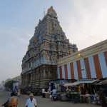 Despite the bitter cold, people offered darpanam to their departed ancestors in the Tiruvarur Kamalalaya pool from early morning-p1
