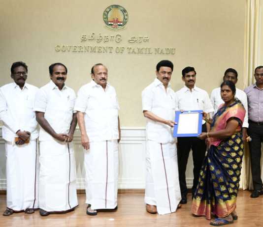 2.21 இலட்சம் விவசாயிகளுக்கு ரூ.318.30 கோடி மதிப்பிலான இழப்பீட்டுத் தொகை வழங்கும் பணி துவக்கம் : தமிழ்நாடு முதலமைச்சர் மு.க.ஸ்டாலின் தொடங்கி வைத்தார் ..