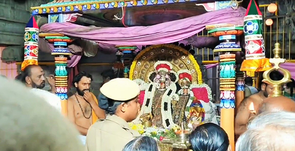 Margazhi month foot darshan ceremony held at Tiruvarur Thiagarajar Temple -p4 (2)