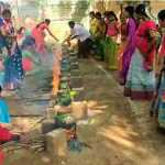 Students of Kumbakonam Karthi Vidyalaya Matric School, dressed in traditional attire, cross caste and religion for equality-p1 (2)