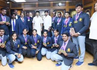 காமன்வெல்த் பளு தூக்கும் போட்டியில் பதக்கங்களை வென்ற 13 வீரர்கள் மற்றும் வீராங்கனைகள் தமிழ்நாடு முதலமைச்சரை சந்தித்து வாழ்த்து பெற்றனர் …