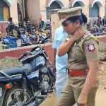 The woman who wrestled with the police in front of the Kumbakonam court – Alakaka was taken away by the police-p3 (2)