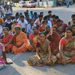 A college student died near Thiruvidaimarudur when a mixing machine overturned during the construction of a barrier wall -p3
