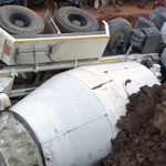 A college student died near Thiruvidaimarudur when a mixing machine overturned during the construction of a barrier wall -p5