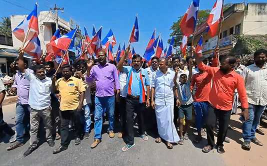 விடுதலை சிறுத்தைக் கட்சியினர் சார்பில் நடைப்பெற்ற சோழபுரம் பேரூராட்சி அலுவலக முற்றுகைப் போராட்டம் …
