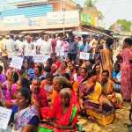 Traffic was affected for more than two hours as more than a hundred villagers were involved in a roadblock in Palavekadu area-p1 (2)