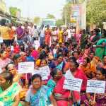 Traffic was affected for more than two hours as more than a hundred villagers were involved in a roadblock in Palavekadu area-p2 (2)