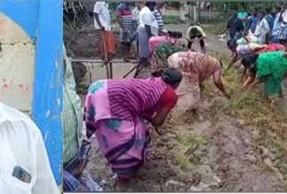 சகதி மற்றும் புழுதியை உருவாக்கும் சாலை … கண்டுக்கொள்ளாது கண் துயிலும் அன்னியூர் ஊராட்சி … பத்தாண்டுகள் கடந்தும் சாலை அமைக்காததைக் கண்டித்து பல்வேறு போராட்டங்களை நடத்தி வரும் கிராம மக்கள் ..