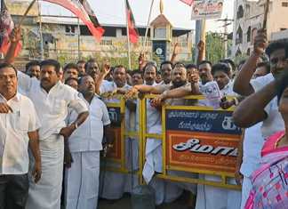 அதிமுக சார்பில் தமிழக அரசைக் கண்டித்து கும்பகோணத்தில் நடைப்பெற்ற கண்டன ஆர்ப்பாட்டம் : முன்னாள் முதலமைச்சர் எடப்பாடி பழனிச்சாமி மீது காவல்துறை பொய் வழக்குப் போட்டதாக குற்றச்சாட்டு ..