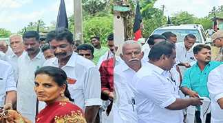 திருவாரூர் மாவட்ட செயலாளர் முன்னிலையில் திமுகவில் இணைந்த திருநெல்லிக்காவல் புதூர் பகுதியைச் சேர்ந்த ஐம்பதுக்கும் மேற்பட்ட மாற்றுக் கட்சியினர் …