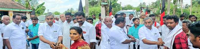 More than fifty alternative parties from Tirunellikaval Budur area who joined DMK in the presence of Tiruvarur District Secretary