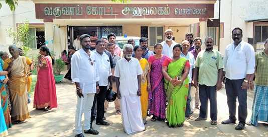 வாக்குரிமை கொடுத்துள்ள அரசு வாழும் இடத்திற்கு வீட்டுமனை பட்டா தராமல் இழுத்தடிப்பு : மூன்று தலைமுறைகளாக போரக்ஸ் நகரில் வசிக்கும் மக்கள் பொன்னேரி கோட்டாச்சியரிடம் மனு ..