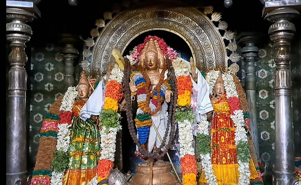 A special Tirupati Pooja was held at Swaminath Swami temple on the occasion of Chitrai Tamil birthday-p1