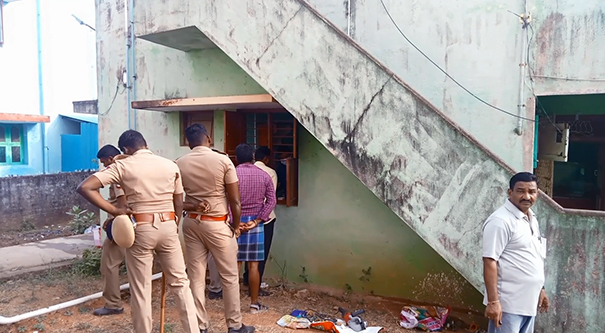 Attempt to rob Meleripakkam Primary Agricultural Co-operative Bank – The robbers ran after the alarm sounded.-p1