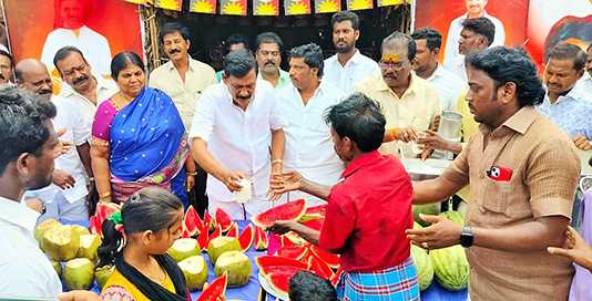 பொன்னேரி நகரத் திமுகவினர் சார்பில் நடைப்பெற்ற நீர்,மோர் பந்தல் திறப்பு விழா –