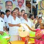 Maduravayal DMK and AIADMK party to open summer water, buttermilk pavilion for public use with competition-p5 (2)