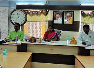 மீஞ்சூர் பேரூராட்சி மன்ற அலுவலக கூட்டரங்கத்தில் நடைப்பெற்ற மன்ற உறுப்பினர்களின் மாதாந்திரக் கூட்டம் : பல்வேறு அடிப்படைத் தேவைகள் குறித்து கூட்டத்தில் விவாதம் நடைப்பெற்றது